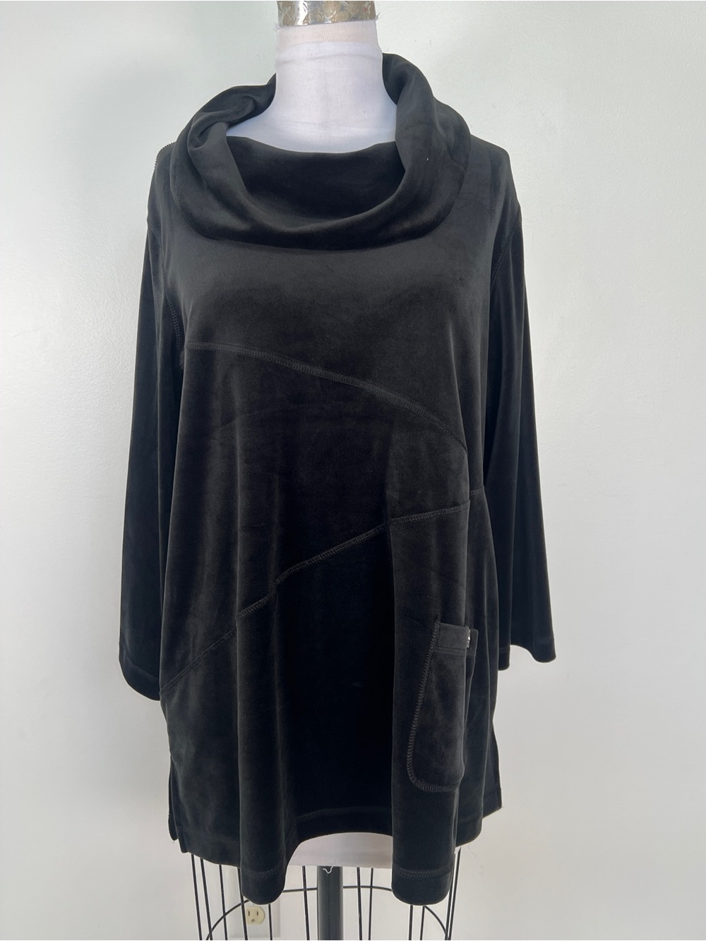 Ali Miles Velour Cowl Neck Tunic Top Black Large with front pockets Like NEW!